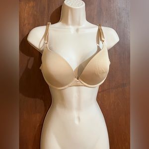 NEW 38C Bra Maidenform Lined Underwire Padded Adjustable

Offers welcome